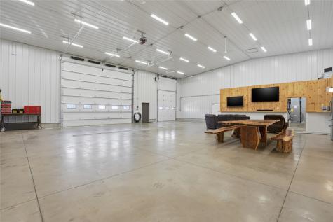 886 Henik Road Mt Vernon IA 52314