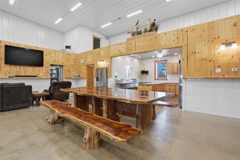 886 Henik Road Mt Vernon IA 52314