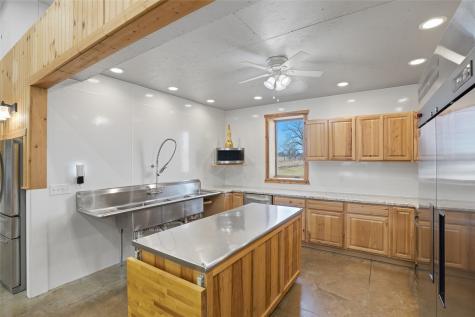 886 Henik Road Mt Vernon IA 52314