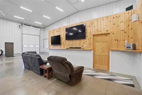 886 Henik Road Mt Vernon IA 52314