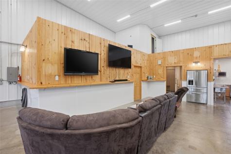 886 Henik Road Mt Vernon IA 52314