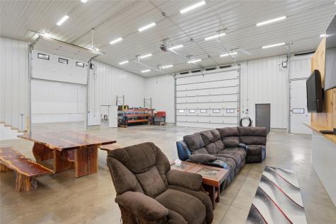 886 Henik Road Mt Vernon IA 52314