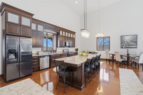 886 Henik Road Mt Vernon IA 52314