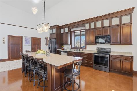 886 Henik Road Mt Vernon IA 52314