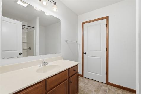 706 Limerock Drive NW Cedar Rapids IA 52405