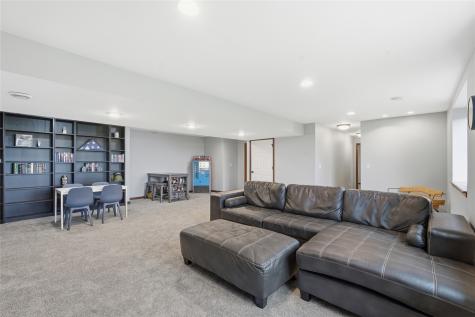 706 Limerock Drive NW Cedar Rapids IA 52405