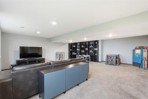 706 Limerock Drive NW Cedar Rapids IA 52405
