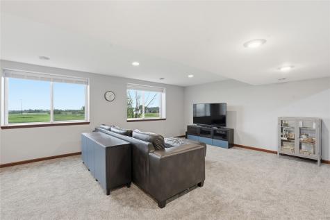706 Limerock Drive NW Cedar Rapids IA 52405