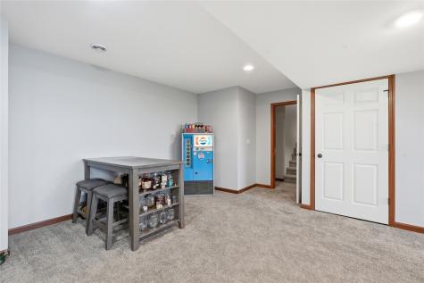 706 Limerock Drive NW Cedar Rapids IA 52405