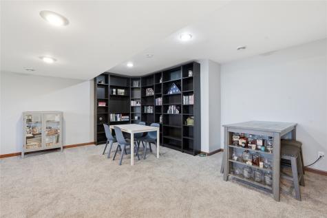 706 Limerock Drive NW Cedar Rapids IA 52405