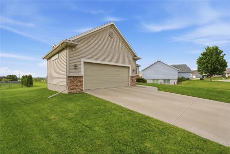706 Limerock Drive NW Cedar Rapids IA 52405
