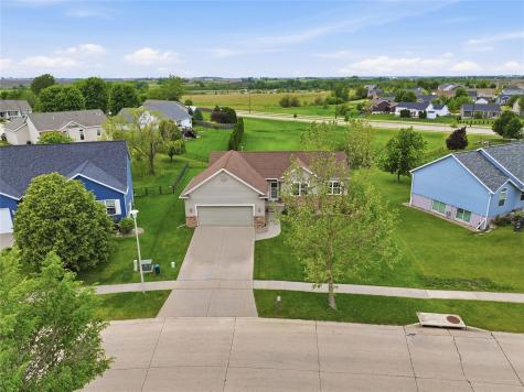 706 Limerock Drive NW Cedar Rapids IA 52405