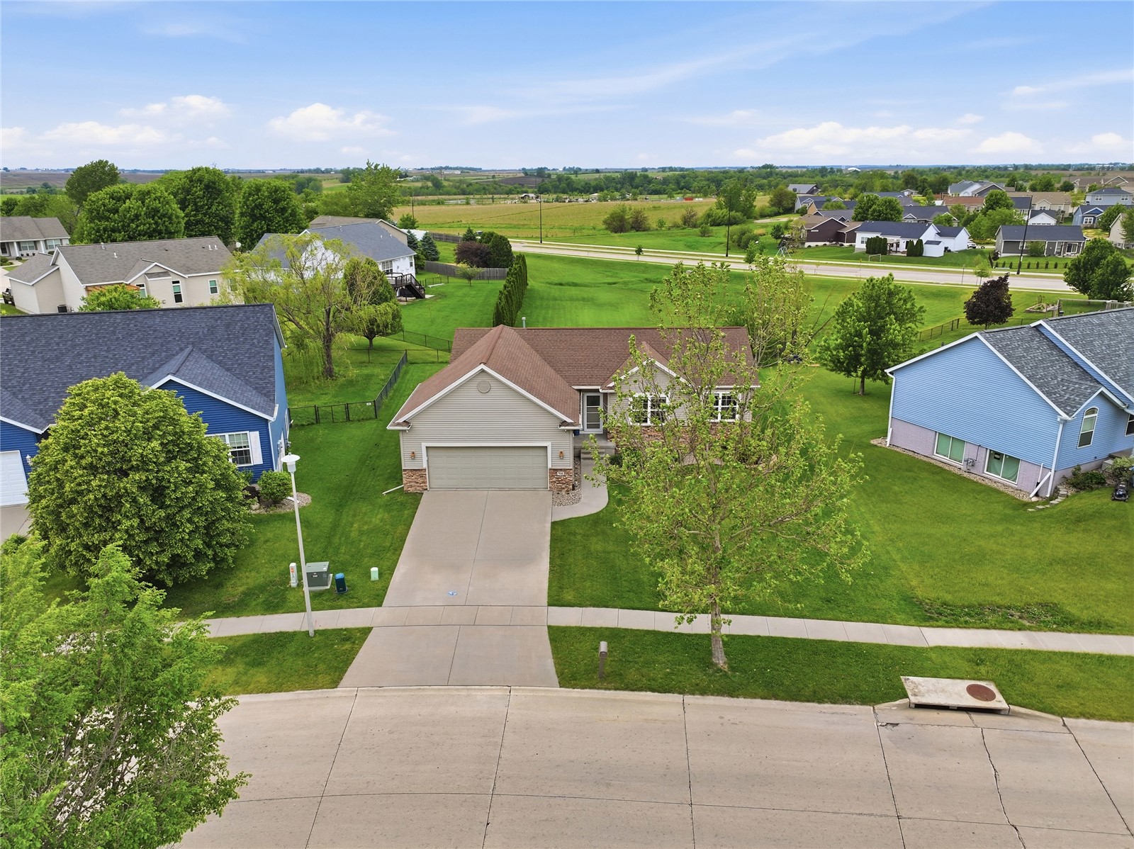 706 Limerock Drive NW Cedar Rapids IA 52405