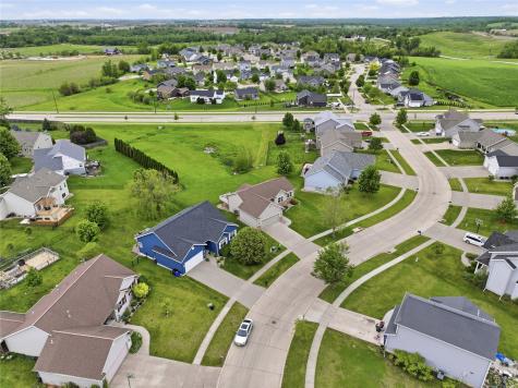 706 Limerock Drive NW Cedar Rapids IA 52405