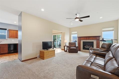 706 Limerock Drive NW Cedar Rapids IA 52405