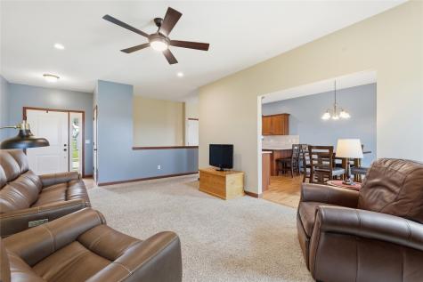 706 Limerock Drive NW Cedar Rapids IA 52405