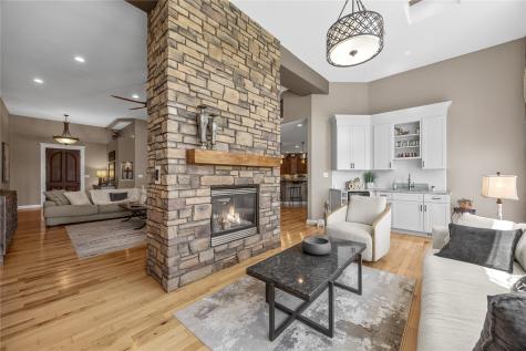 2097 Emmons Street Hiawatha IA 52233
