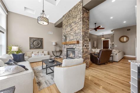 2097 Emmons Street Hiawatha IA 52233