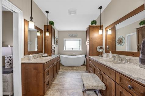 2097 Emmons Street Hiawatha IA 52233