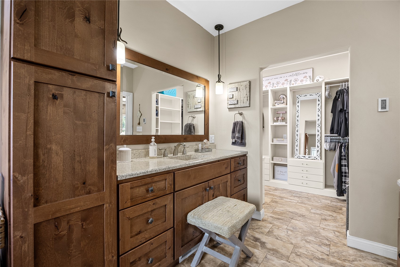 2097 Emmons Street Hiawatha IA 52233