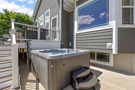 2097 Emmons Street Hiawatha IA 52233