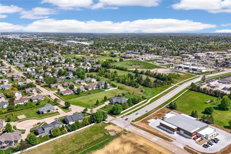 2097 Emmons Street Hiawatha IA 52233