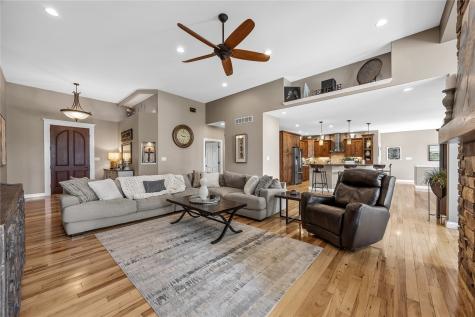 2097 Emmons Street Hiawatha IA 52233