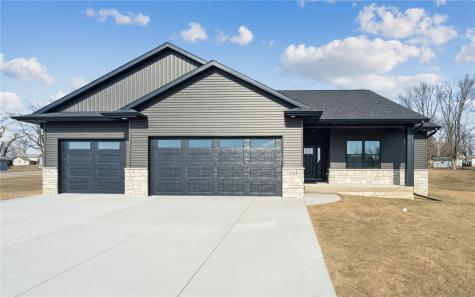 718 Pointer Circle Center Point IA 52213