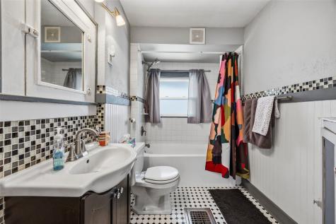1105 Maplewood Drive NE Cedar Rapids IA 52402