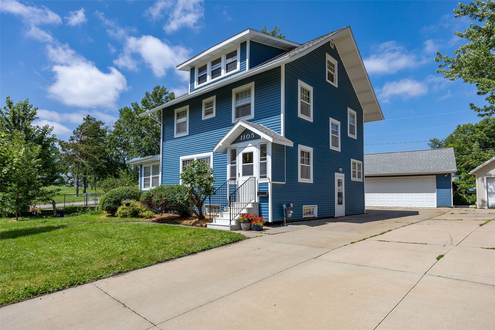 1105 Maplewood Drive NE Cedar Rapids IA 52402