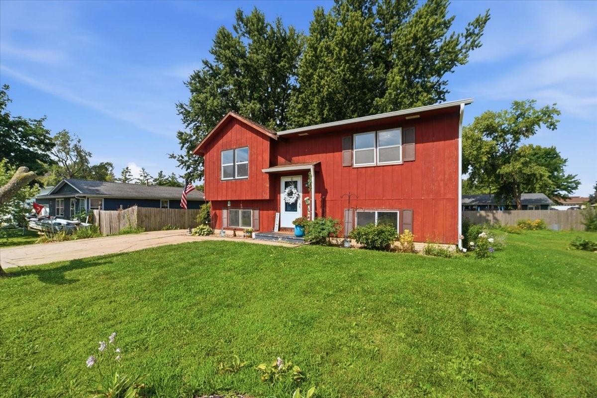505 Maplewood Drive Center Point IA 52213