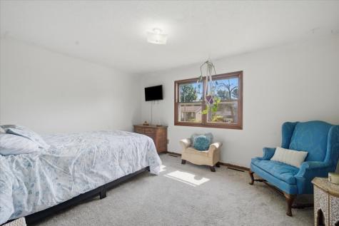505 Maplewood Drive Center Point IA 52213