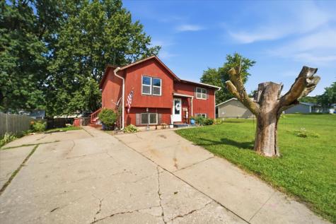 505 Maplewood Drive Center Point IA 52213