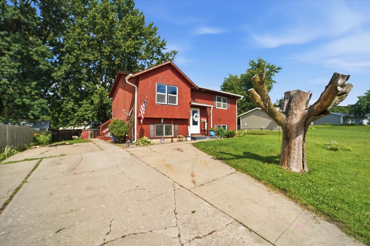 505 Maplewood Drive Center Point IA 52213