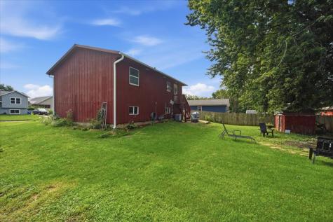 505 Maplewood Drive Center Point IA 52213