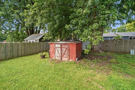 505 Maplewood Drive Center Point IA 52213