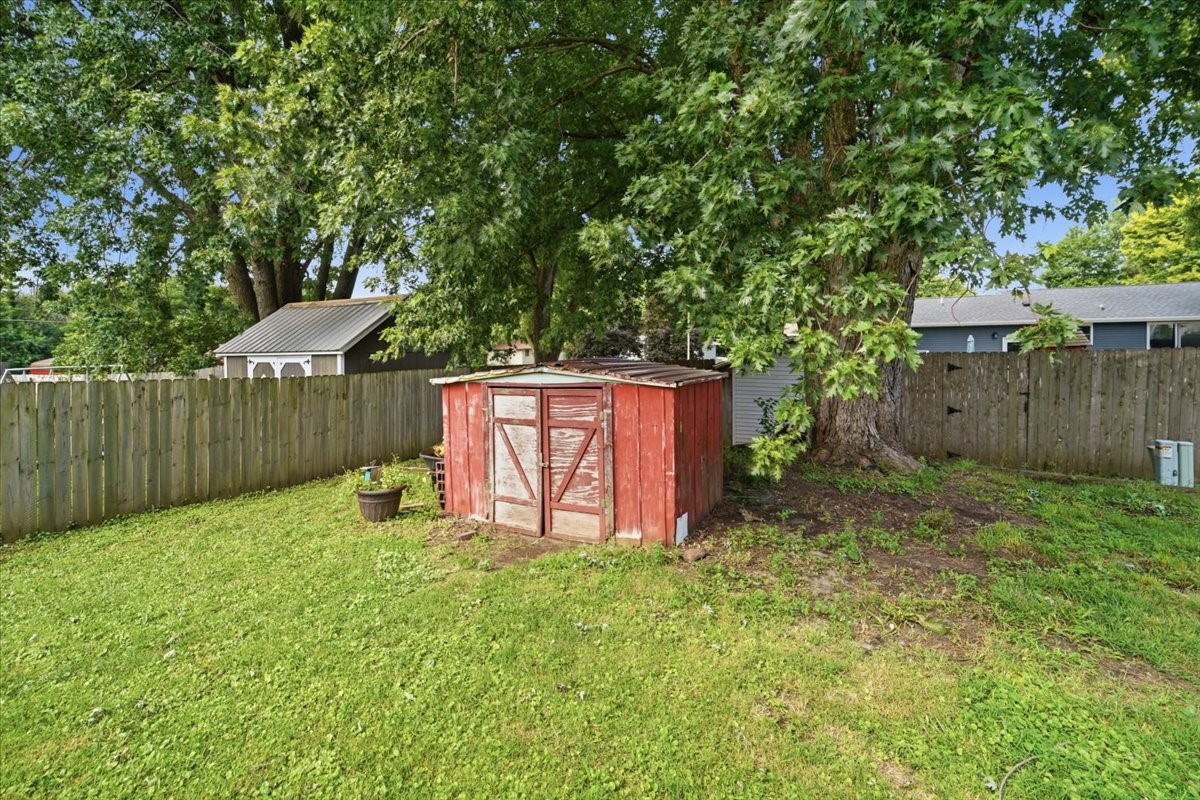 505 Maplewood Drive Center Point IA 52213