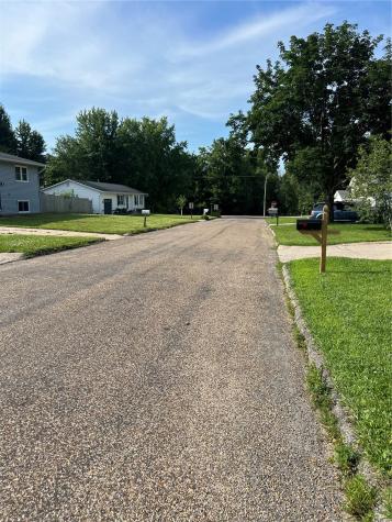 505 Maplewood Drive Center Point IA 52213