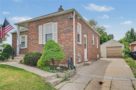 3900 Hart Court NE Cedar Rapids IA 52402