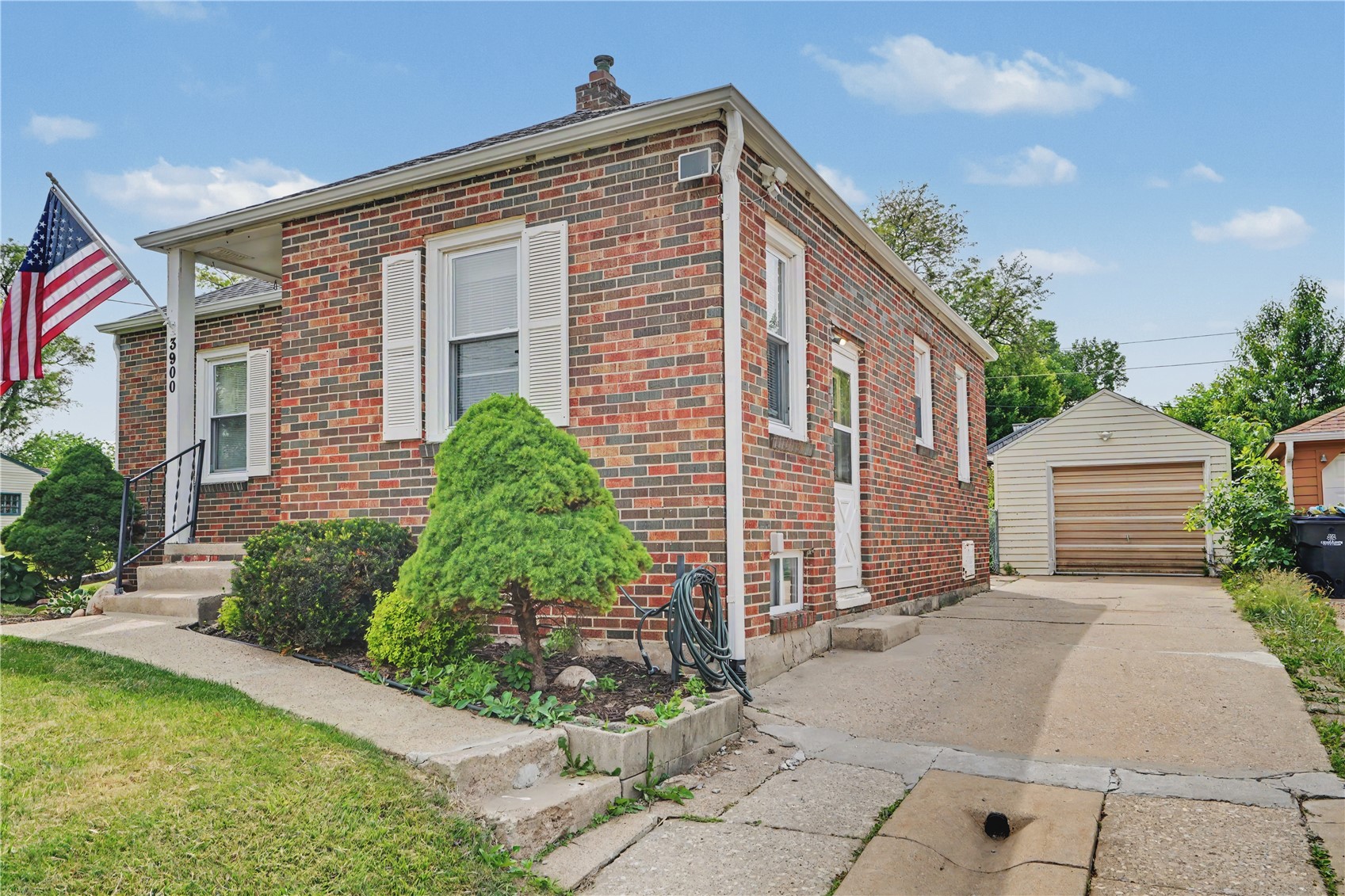 3900 Hart Court NE Cedar Rapids IA 52402