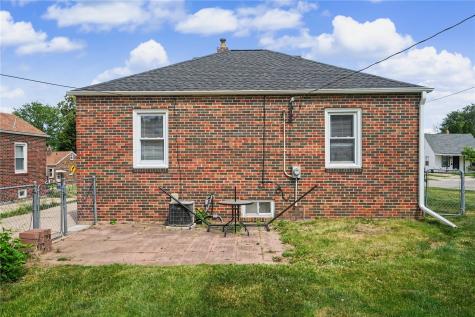3900 Hart Court NE Cedar Rapids IA 52402