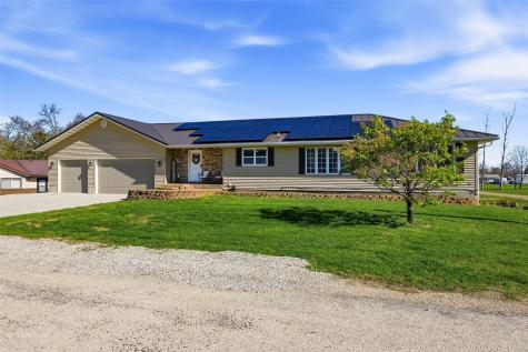 311 Charles Street SE Blairstown IA 52209
