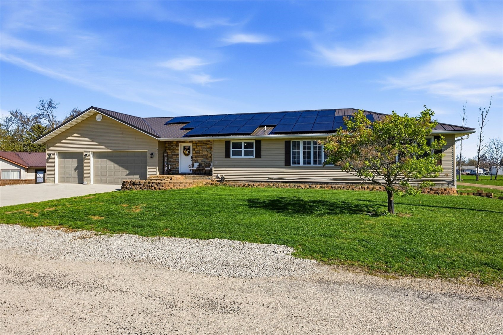 311 Charles Street SE Blairstown IA 52209