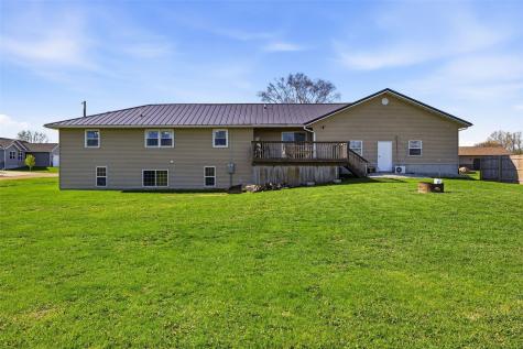 311 Charles Street SE Blairstown IA 52209