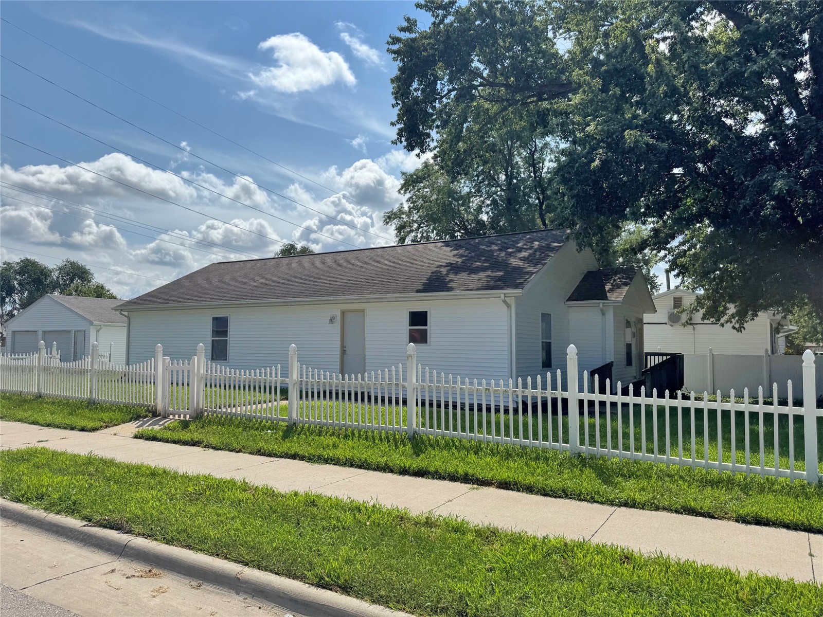 140 Summerhays Street Tiffin IA 52052