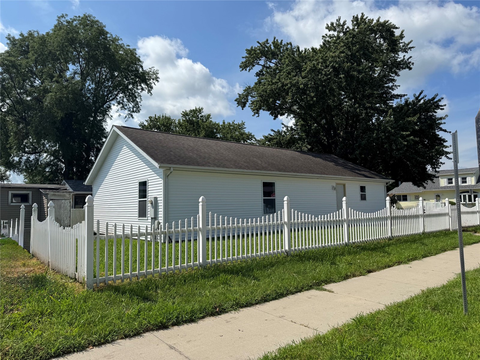 140 Summerhays Street Tiffin IA 52052