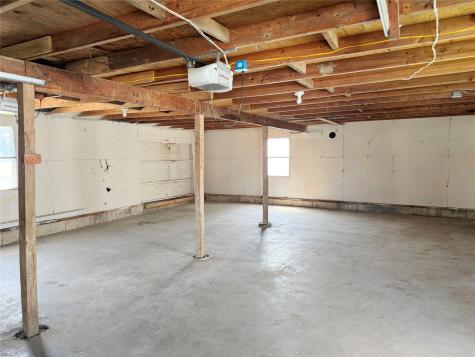 140 Summerhays Street Tiffin IA 52052
