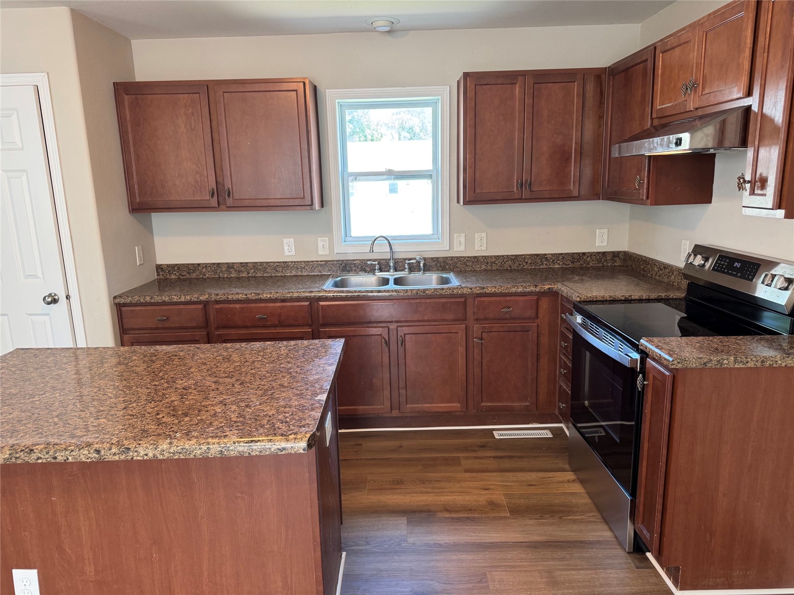 140 Summerhays Street Tiffin IA 52052
