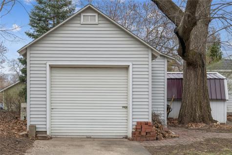 409 S 7th Avenue Iowa City IA 52245