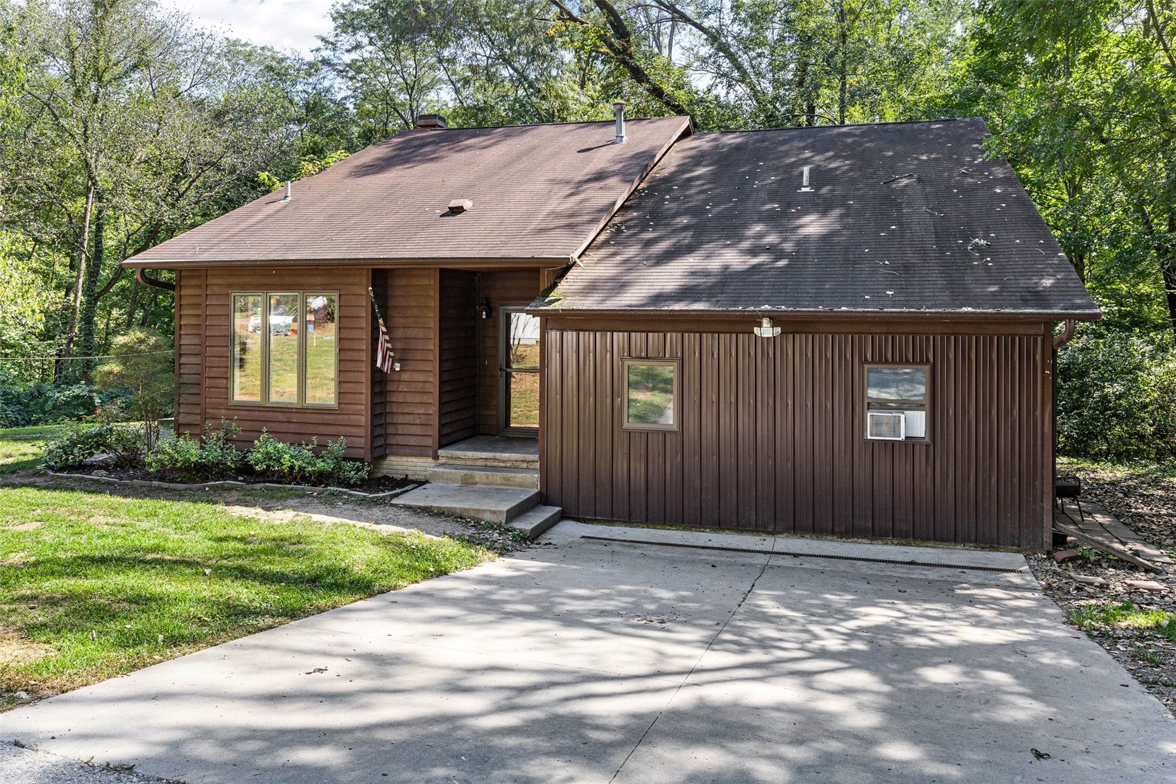 2256 Mehaffey Bridge Road NE North Liberty IA 52317